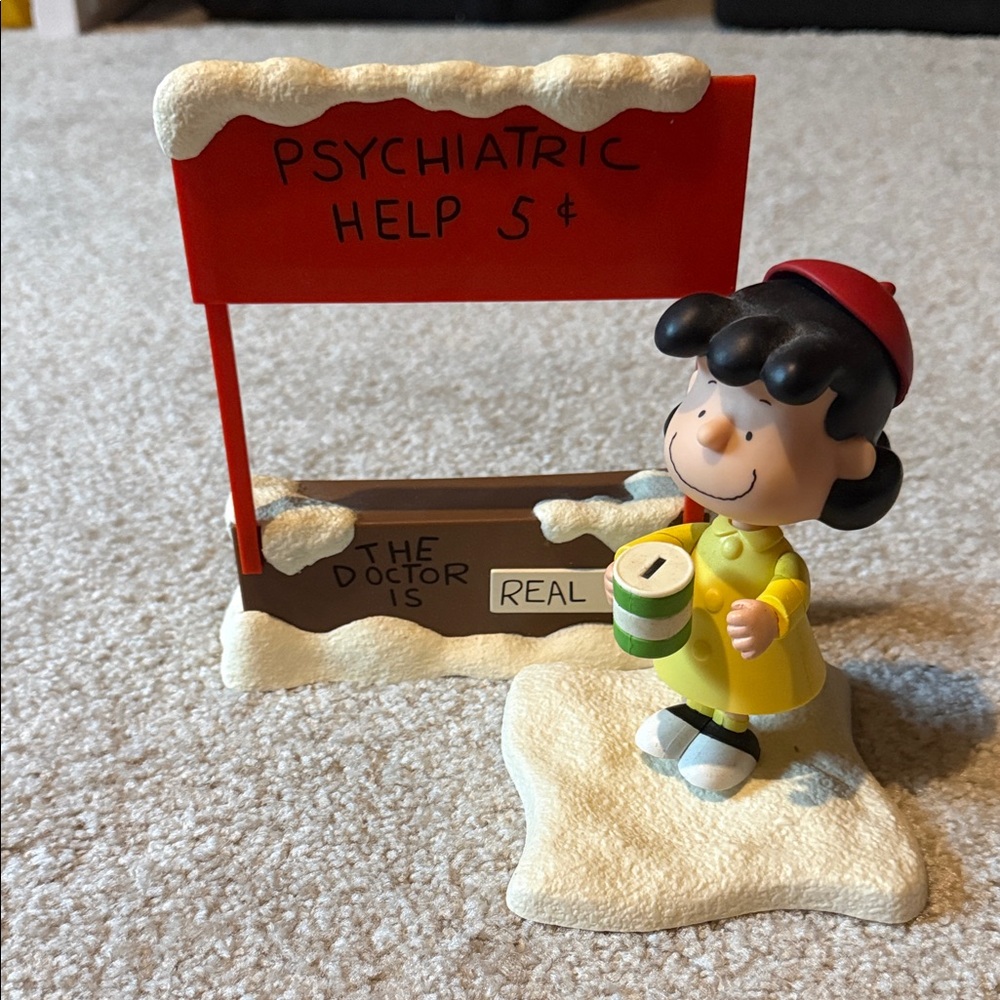 Lucy Van Pelt Figurine with Psychiatric Booth